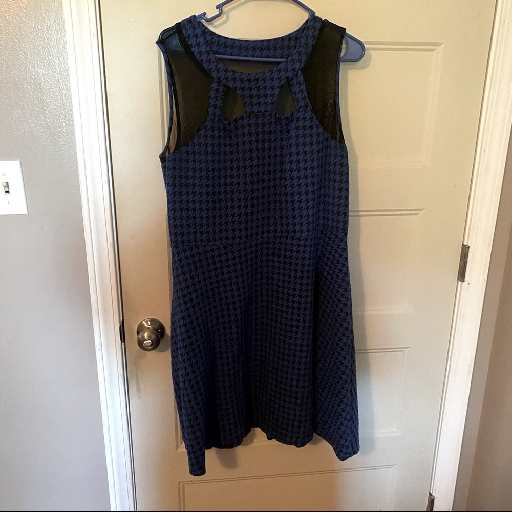 Paper Doll 2X Blue and Black Dress